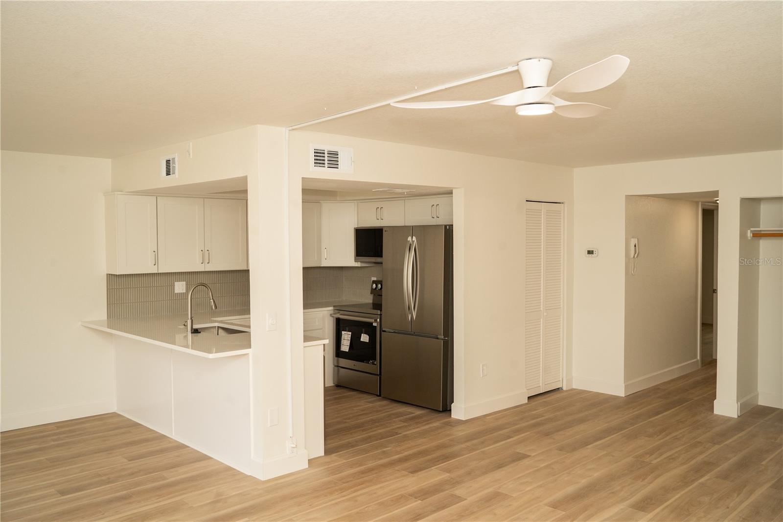 PENTHOUSE SHORES CONDO - Residential