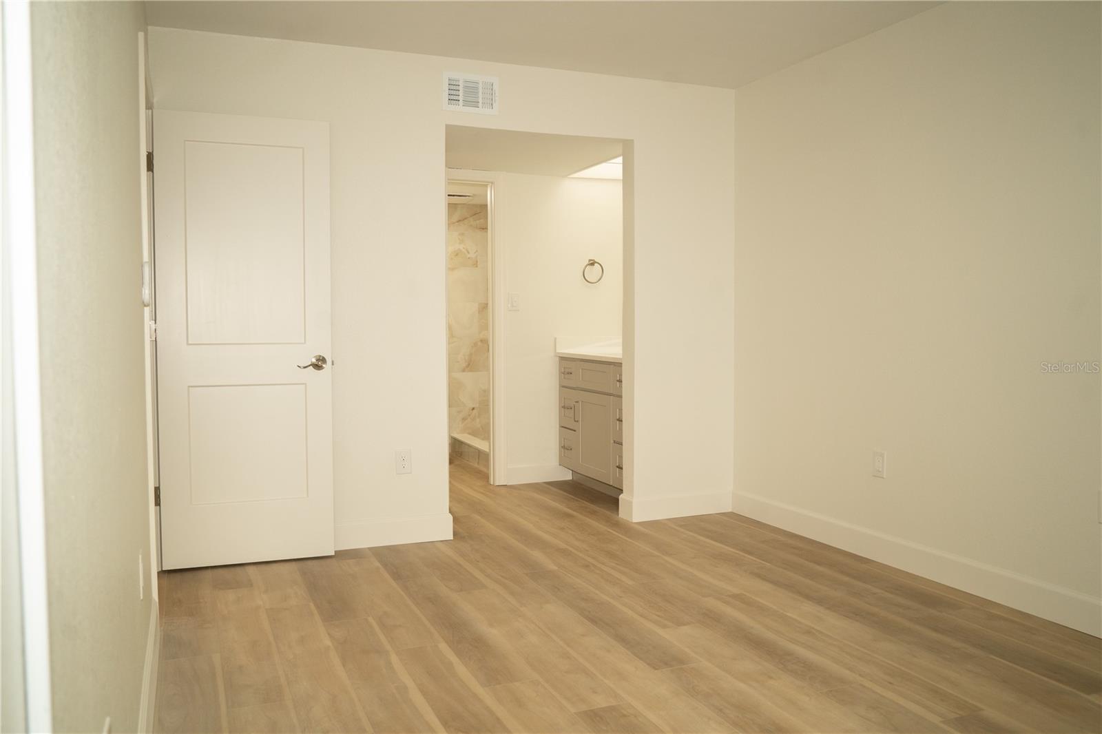 PENTHOUSE SHORES CONDO - Residential