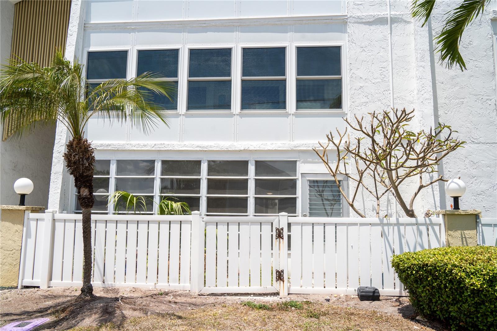 PENTHOUSE SHORES CONDO - Residential
