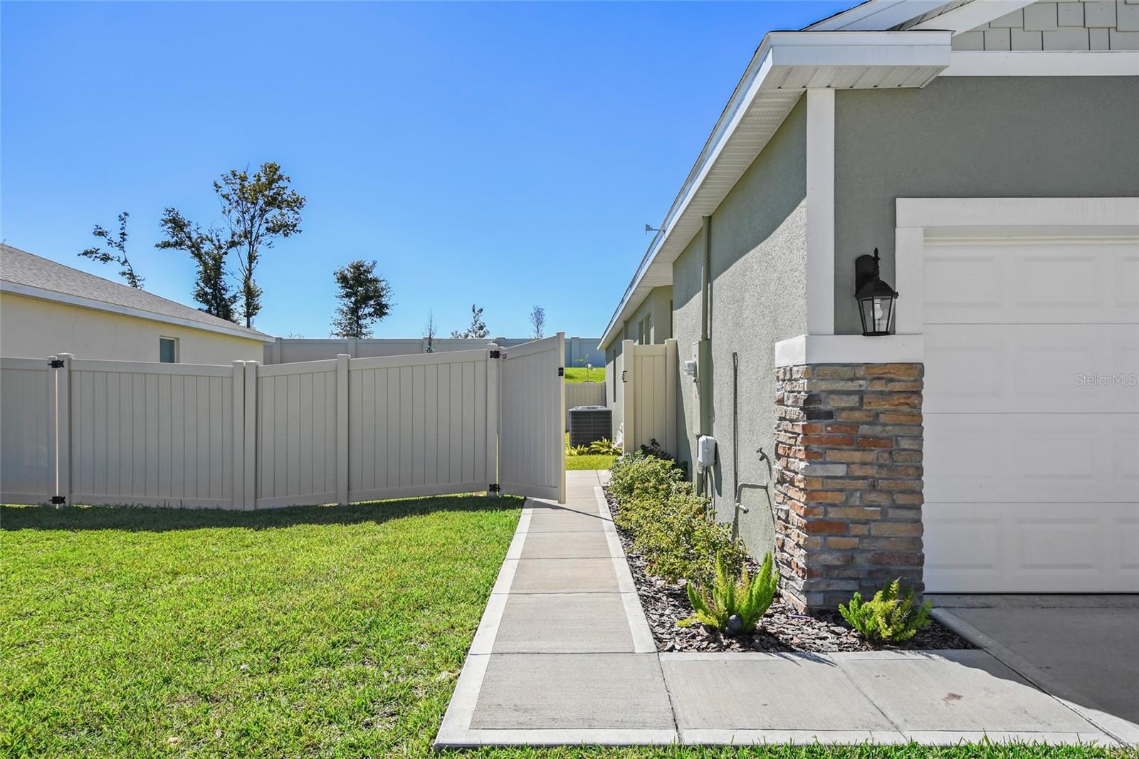 17922 HITHER HILLS CIRCLE