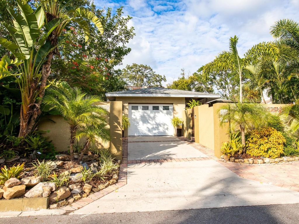 Photo of 1737 Bay Street, Sarasota, FL 34236 (MLS # A4674614)