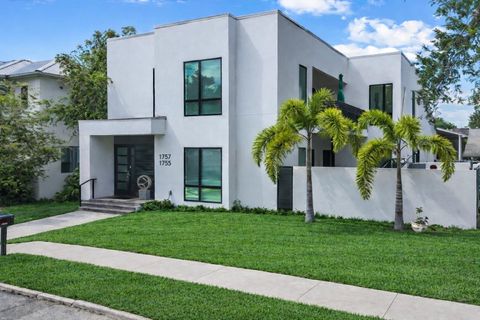 Photo of 1755 7th Street, Sarasota, FL 34236 (MLS # GC539589)