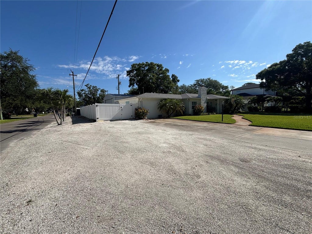 Photo of 4805 W Leona Street, Tampa, FL 33629 (MLS # TB8515535)