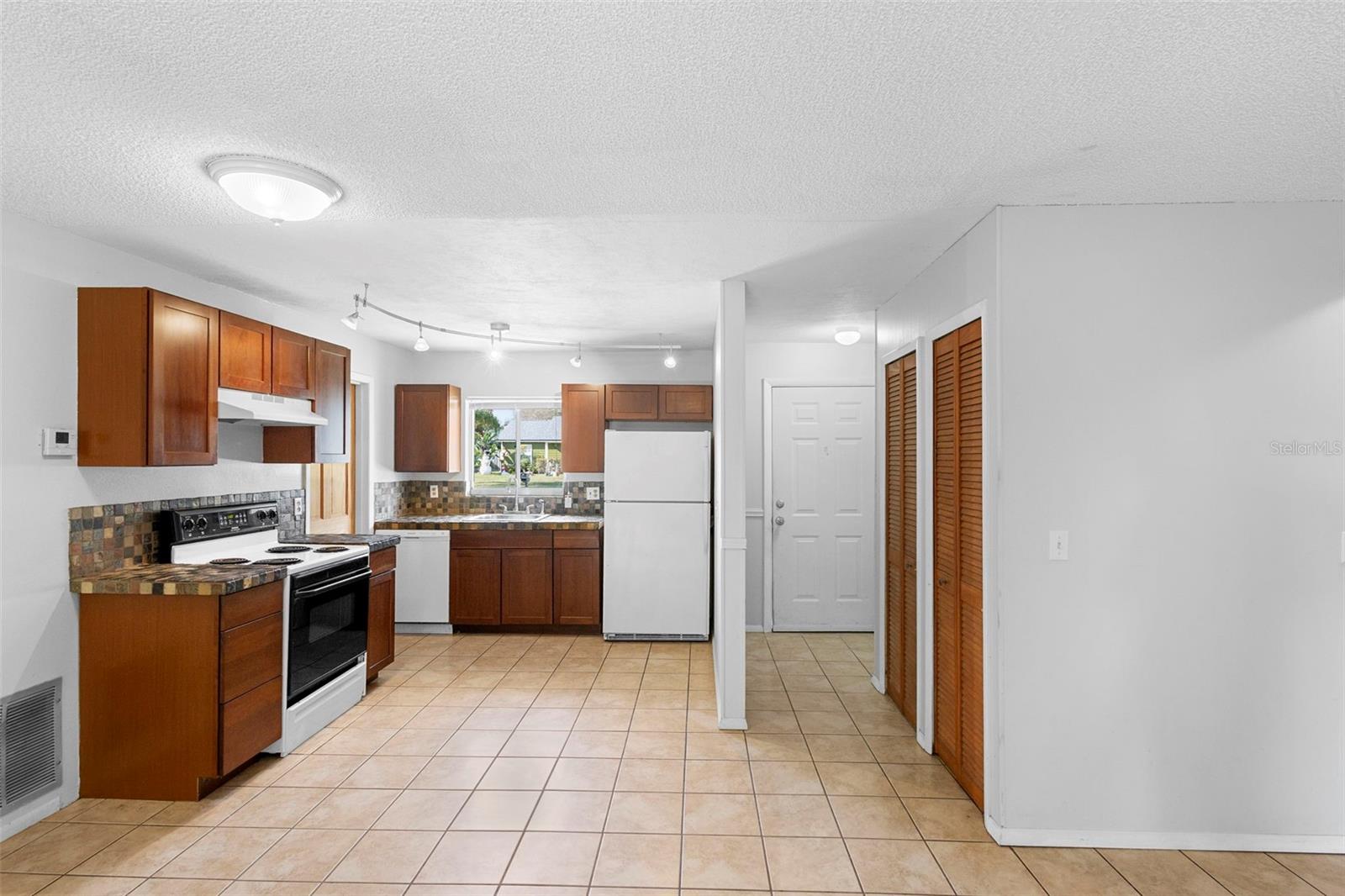 991 CENTENNIAL AVENUE