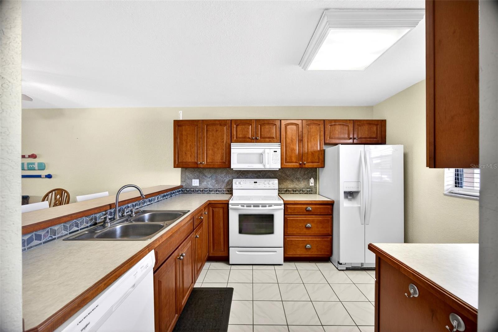 175 KINGS HIGHWAY 516