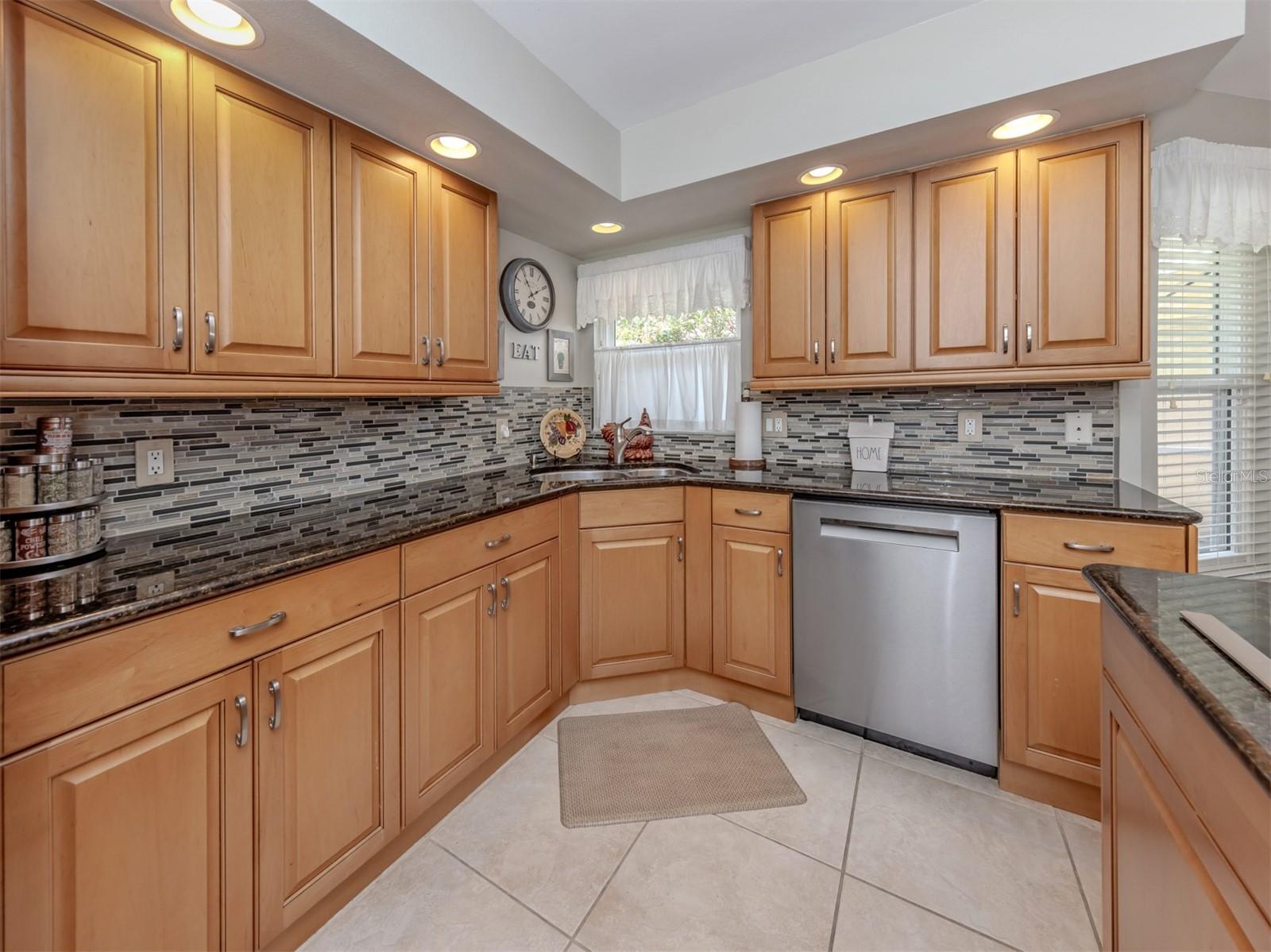 CLUBSIDE VILLAS AT THE PLANTATION - Residential
