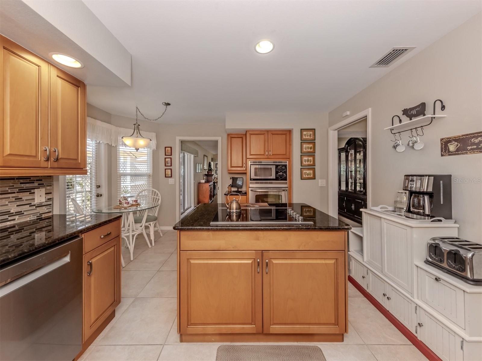 CLUBSIDE VILLAS AT THE PLANTATION - Residential