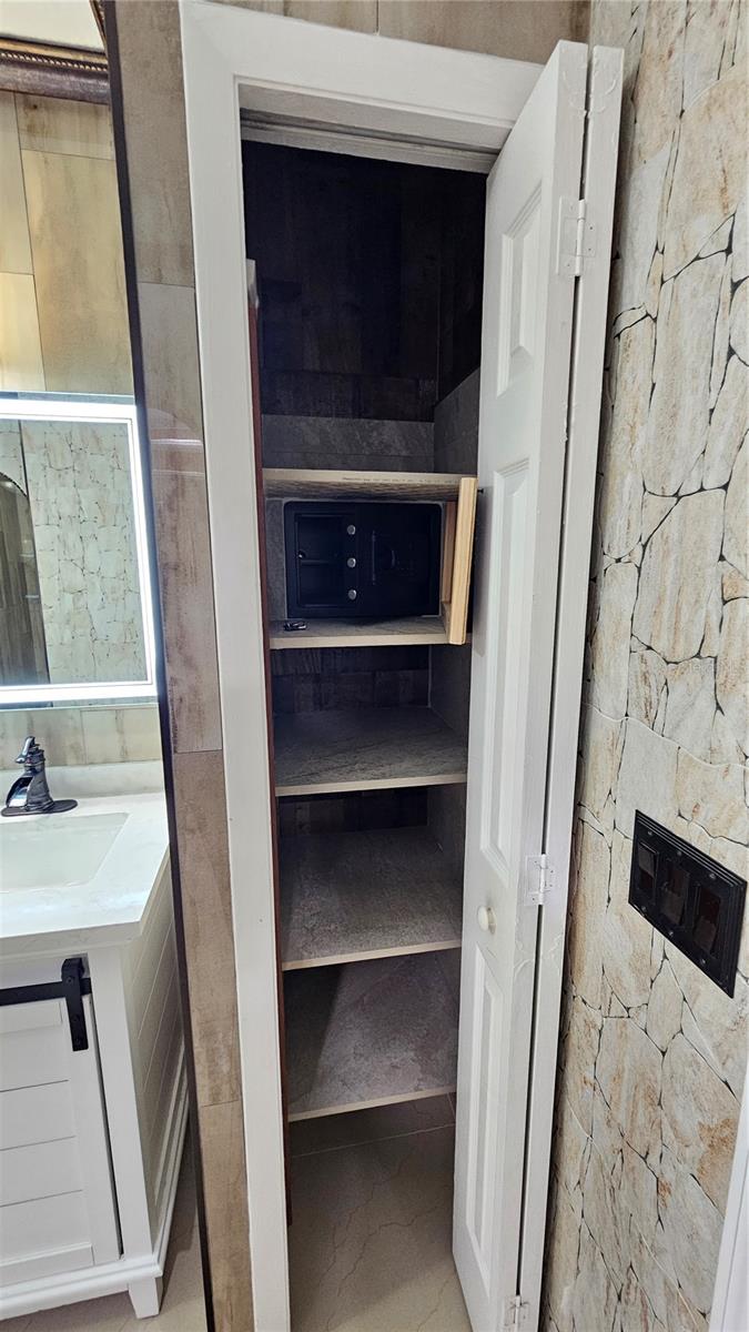 FAIRWAYS QUAIL HOLLOW - Residential