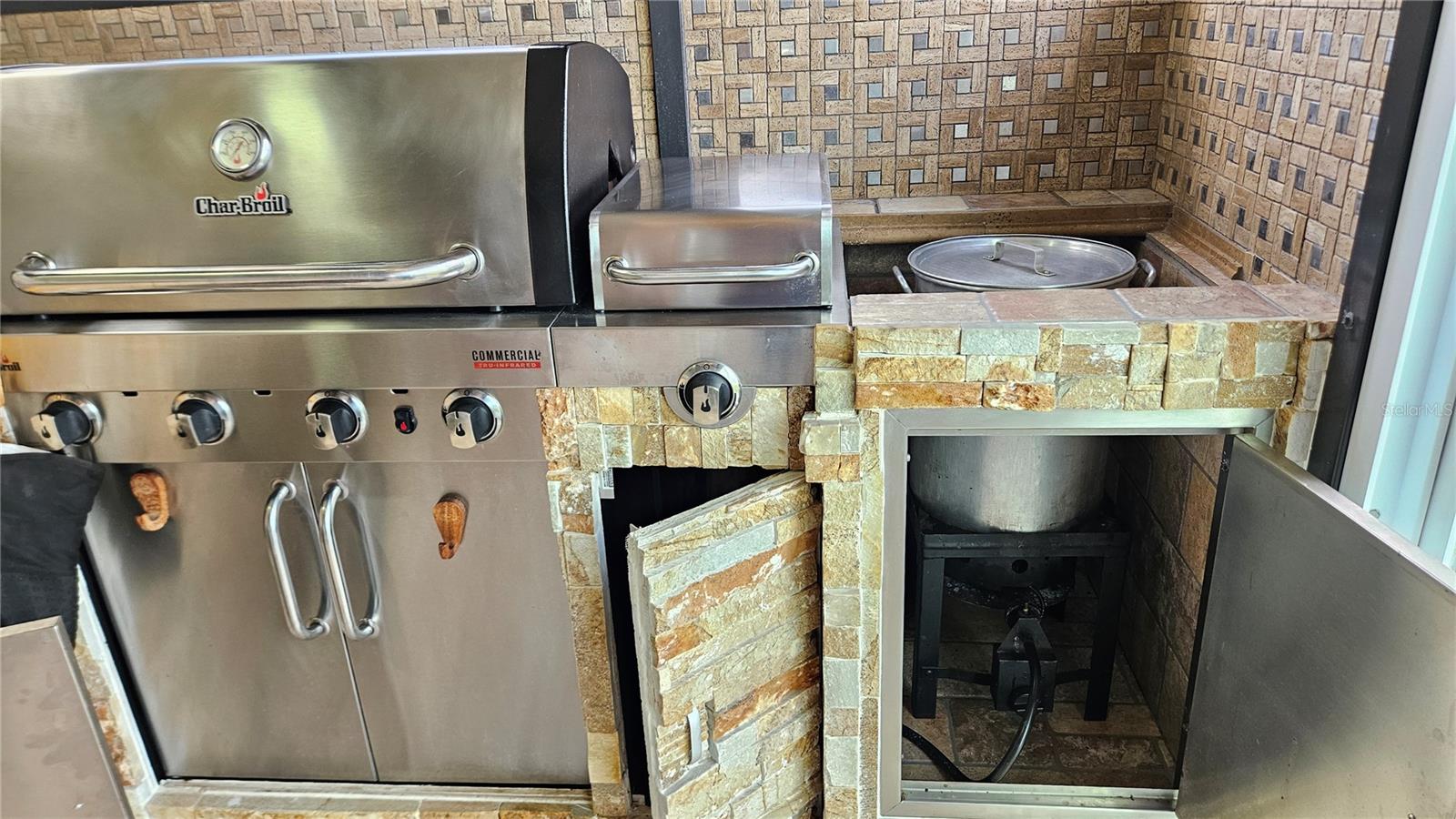 FAIRWAYS QUAIL HOLLOW - Residential