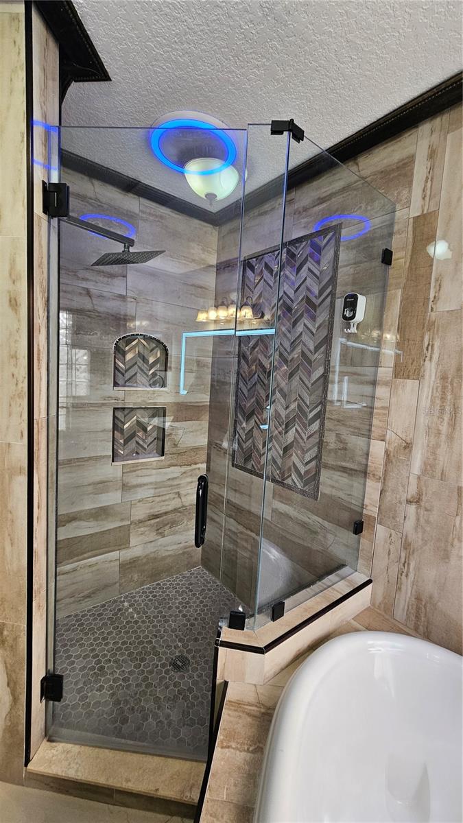 FAIRWAYS QUAIL HOLLOW - Residential