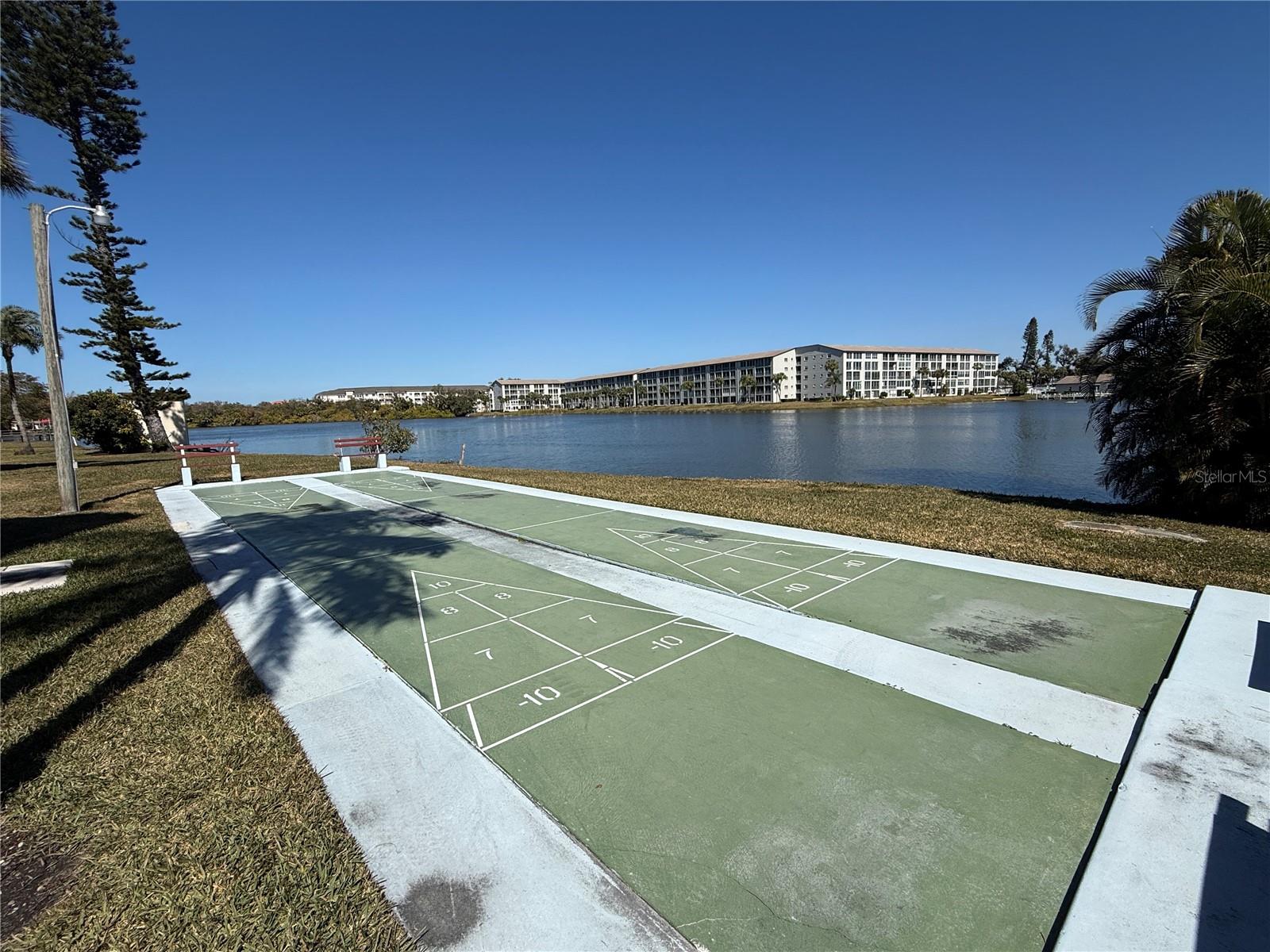 BAYSHORE ON THE LAKE APTS SEC 3 - Residential