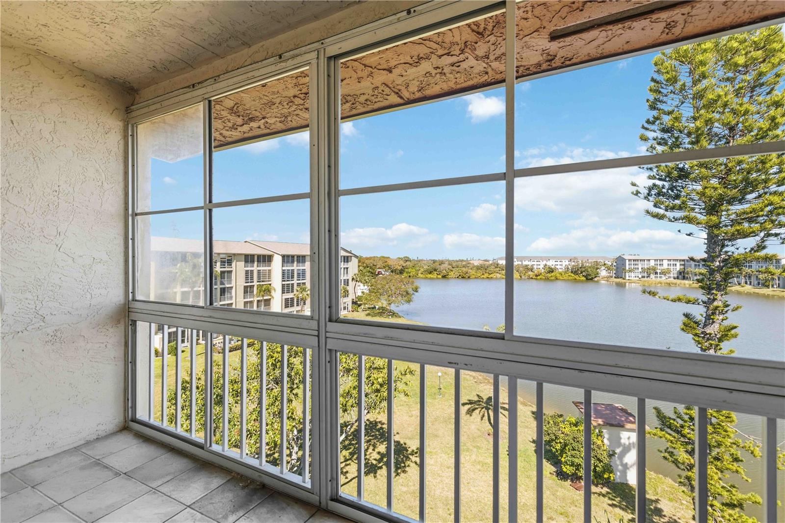 BAYSHORE ON THE LAKE APTS SEC 3 - Residential