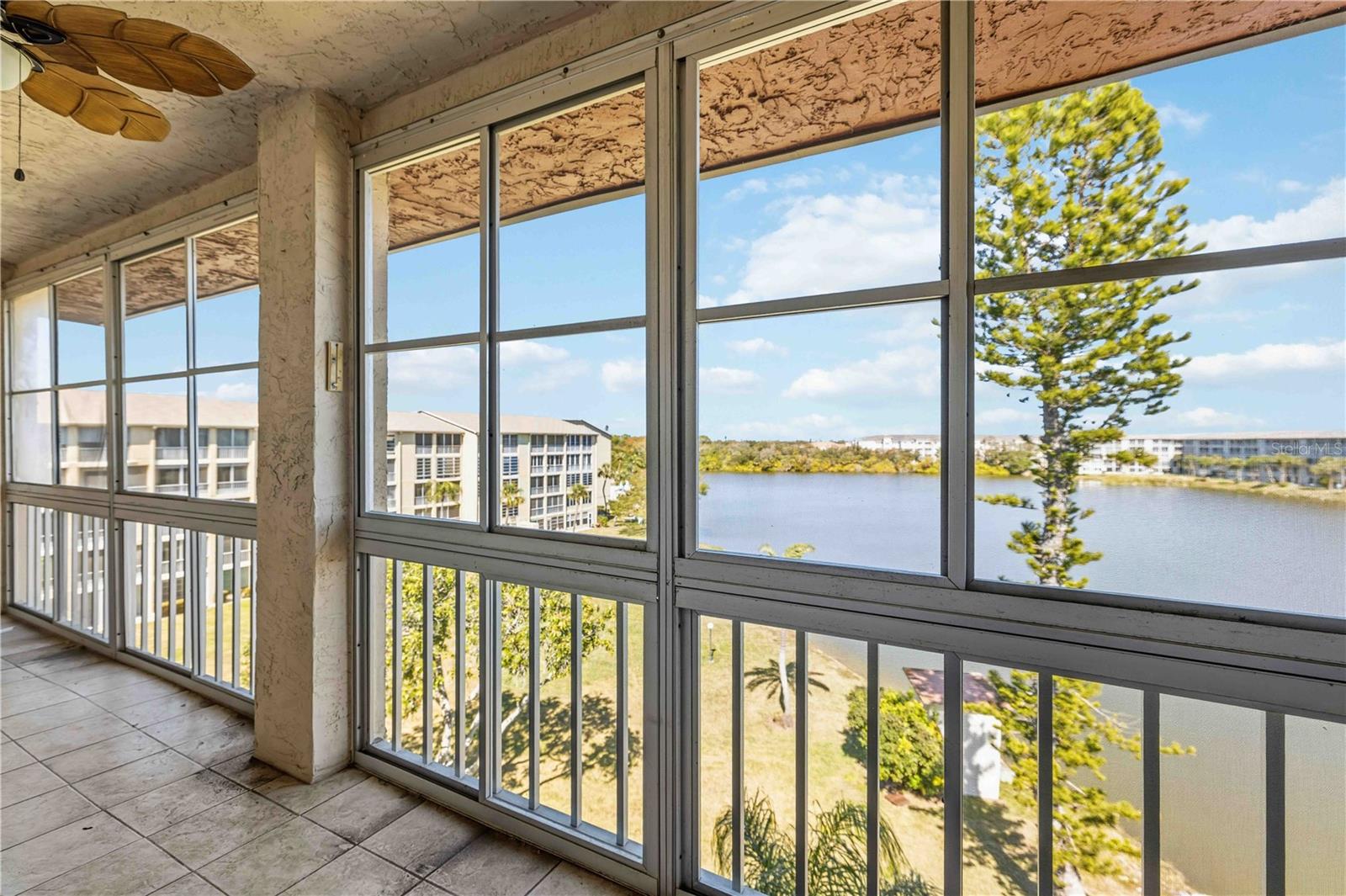 BAYSHORE ON THE LAKE APTS SEC 3 - Residential