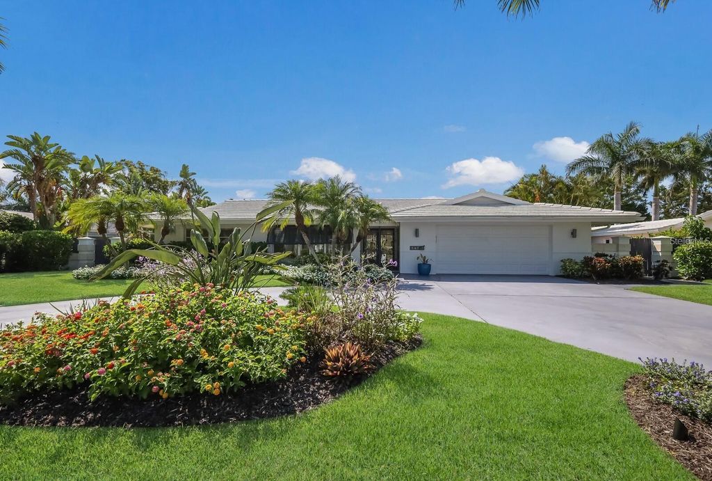 Photo of 567 Bird Key Drive, Sarasota, FL 34236 (MLS # A4662608)