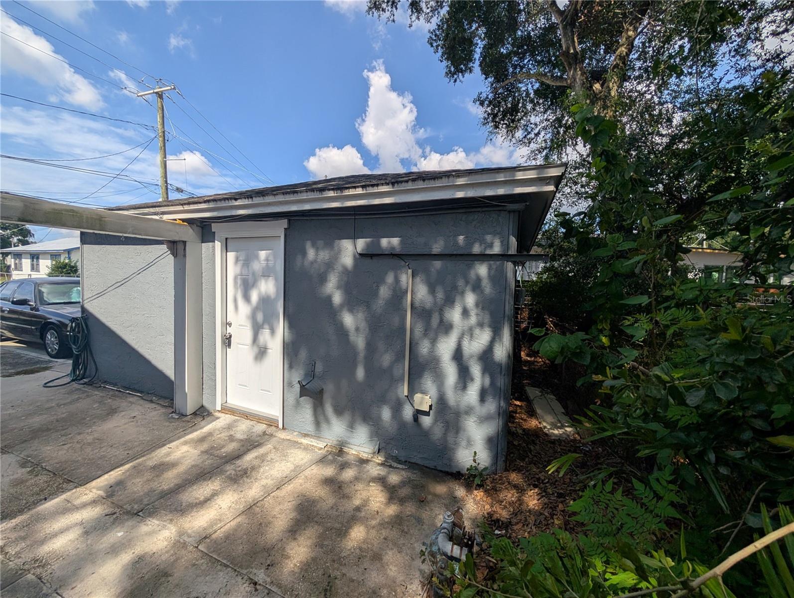 Discover this newly listed 1-bedroom, 1-bath apartment in the heart of Tampa! This cozy and budget-friendly unit features beautiful ceramic and laminate flooring throughout, creating a warm and inviting atmosphere.
The private bathroom includes a comfortable tub, perfect for relaxing after a long day. The functional kitchen provides the essentials, giving you the freedom to add your creative touch when preparing your favorite meals. Located in a vibrant area close to top restaurants, shops, and everyday conveniences, this home offers affordable living in an unbeatable location.
Pet-friendly and move-in ready!
Key Features:
- 1 Bedroom / 1 Bathroom
- Ceramic & Laminate Flooring
- Convenient Location
- Pet Friendly
- 24/7 Showings Available
Utility Fee: $175/month due with rent. This covers electricity, water, sewer, trash, and lawn care, making budgeting simple and stress-free.
Contact us today to schedule a private tour. We show properties 7 days a week, 24 hours a day!