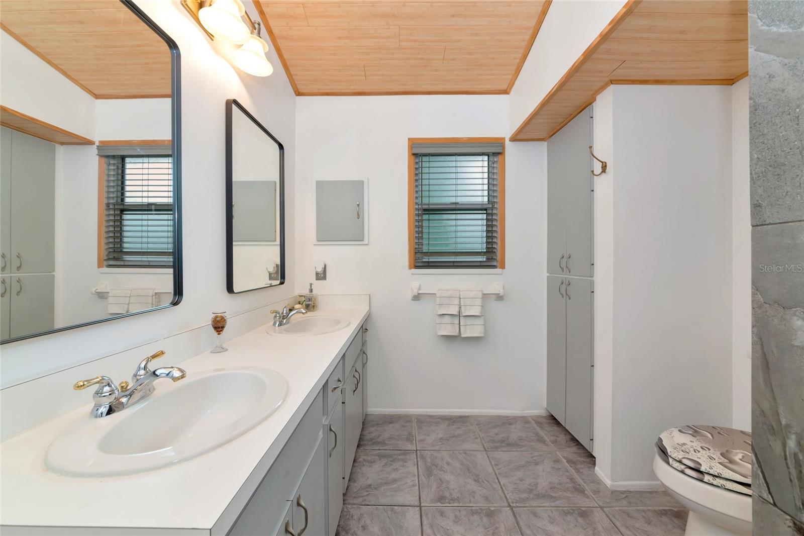 SOUTH VENICE - Residential