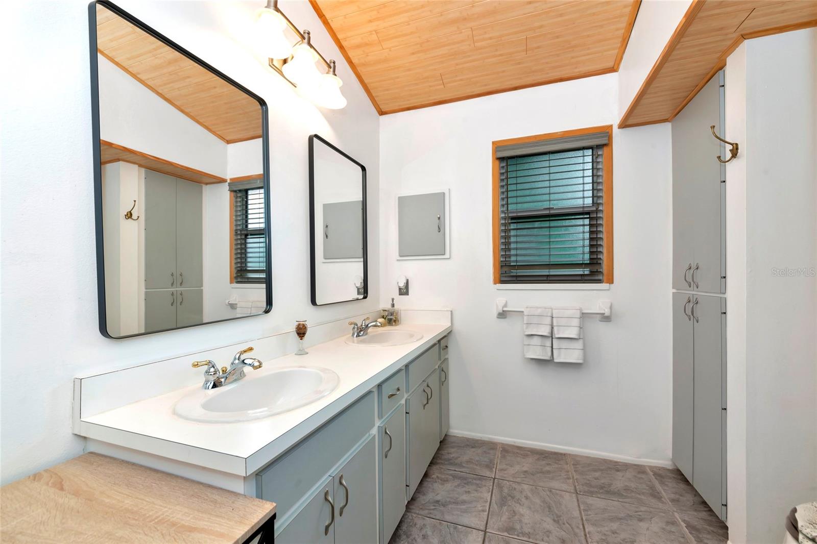 SOUTH VENICE - Residential