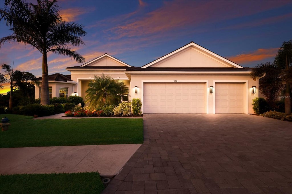 Photo of 7050 Tamworth Parkway, Sarasota, FL 34241 (MLS # A4708220)