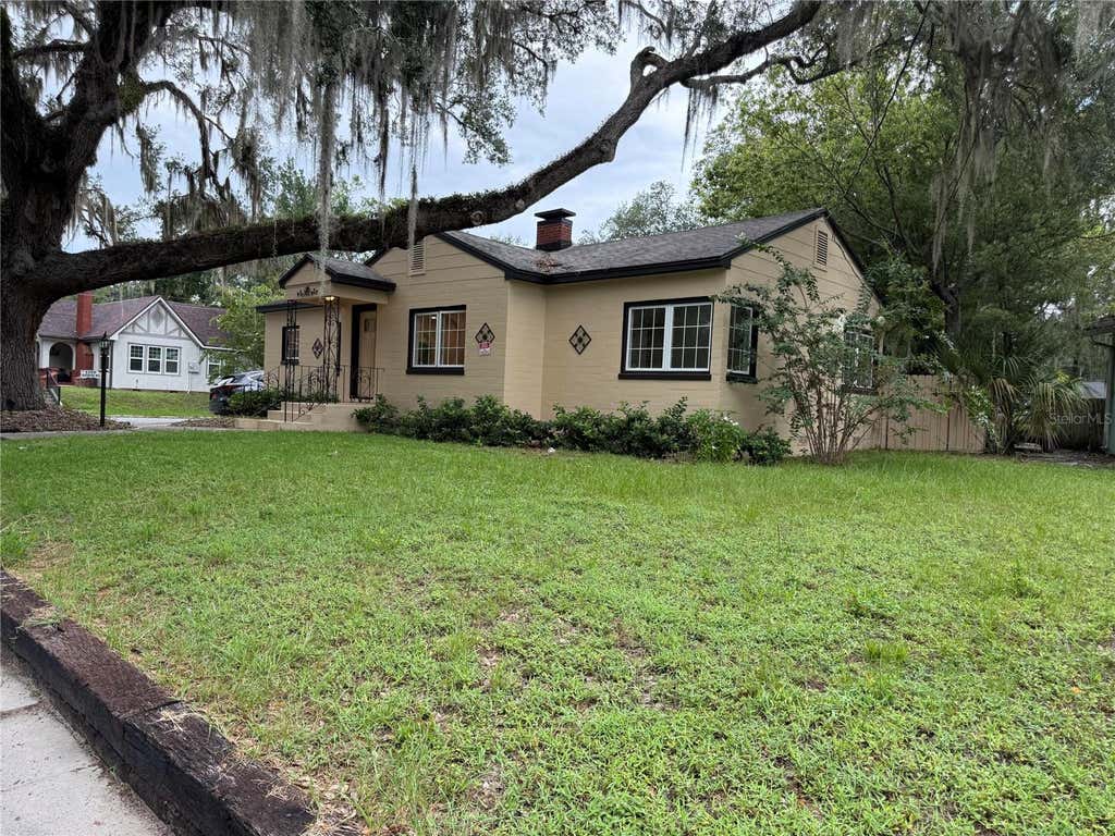 Photo of 1200 Sunshine Avenue, Leesburg, FL 34748 (MLS # O6432772)
