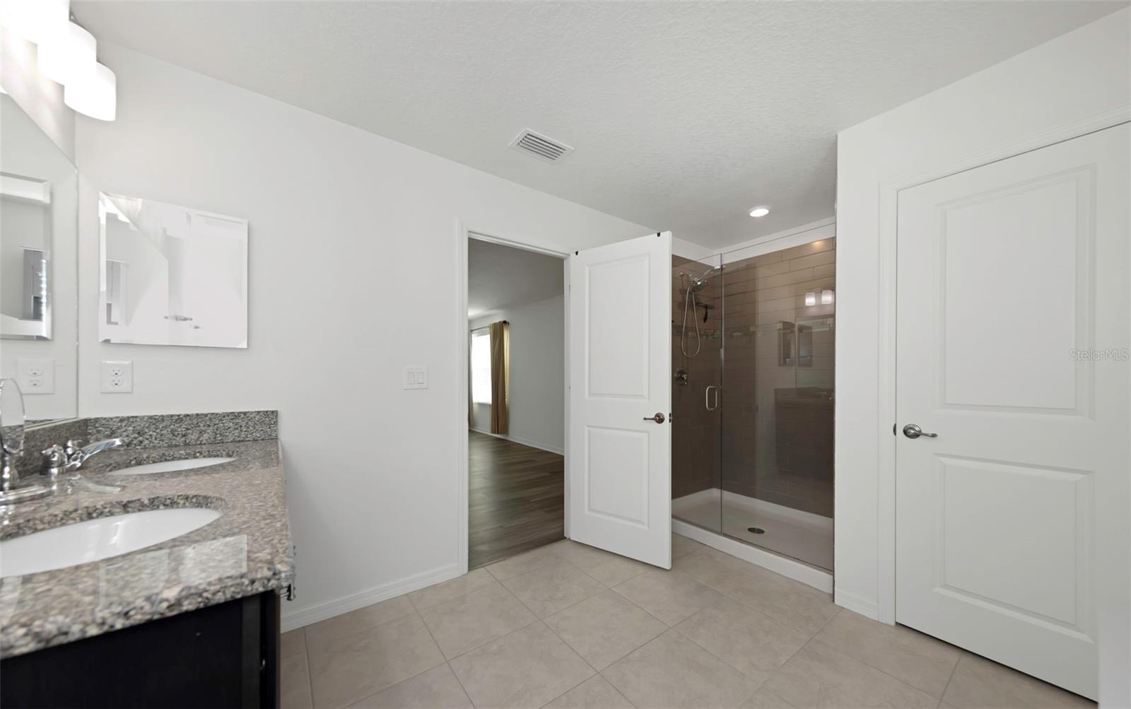 WEST LAKE RESERVE - Residential Lease