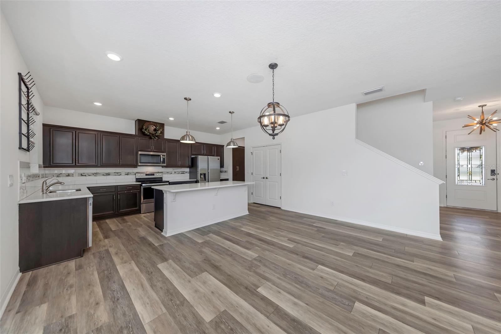 WEST LAKE RESERVE - Residential Lease