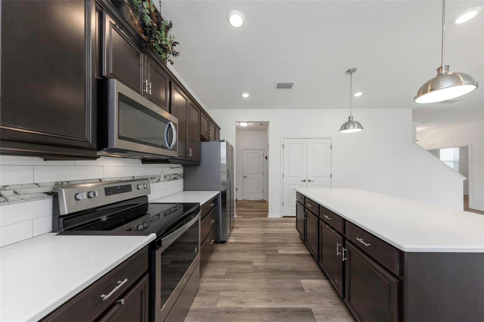 WEST LAKE RESERVE - Residential Lease