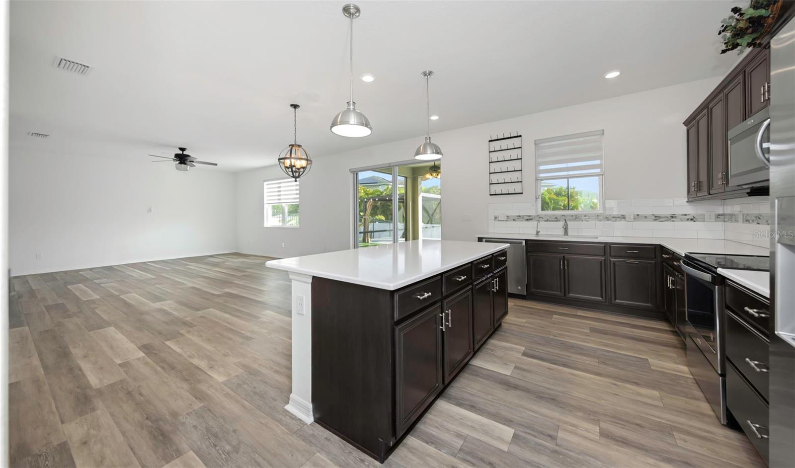 WEST LAKE RESERVE - Residential Lease