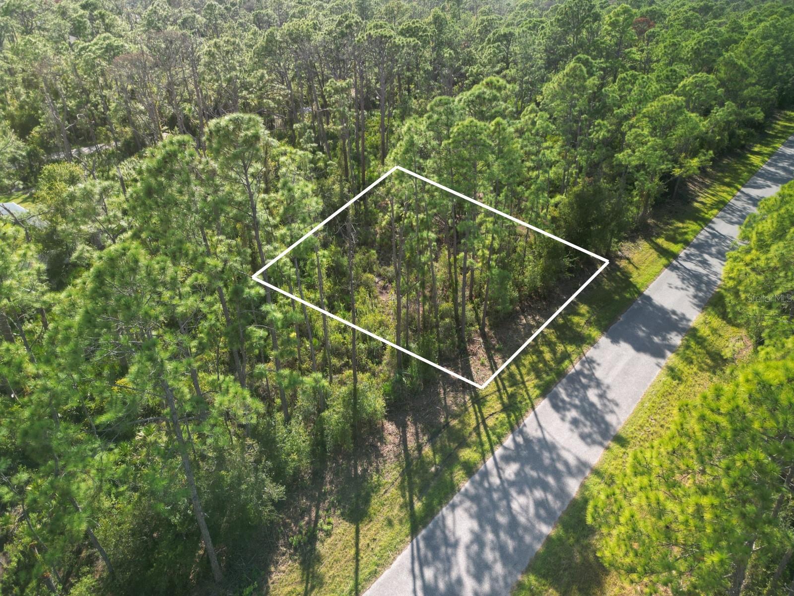 PRICED TO SELL! Don’t miss this exceptional opportunity to own a ¼-ACRE RESIDENTIAL LOT on Kamsler Ave in North Port, Florida — the perfect canvas for your next new construction project or a smart value-add investment for nearby property owners.
Located in a quiet, fast-growing neighborhood surrounded by new homes, this lot offers no HOA or deed restrictions and convenient access to power, shopping, dining, schools, golf, and I-75. It’s an ideal setting for a custom build, rental investment, or future resale.
This property is one of several lots currently available as part of a larger portfolio in North Port and Port Charlotte, providing an excellent opportunity for builders and investors seeking to acquire multiple parcels in high-demand areas of Southwest Florida.