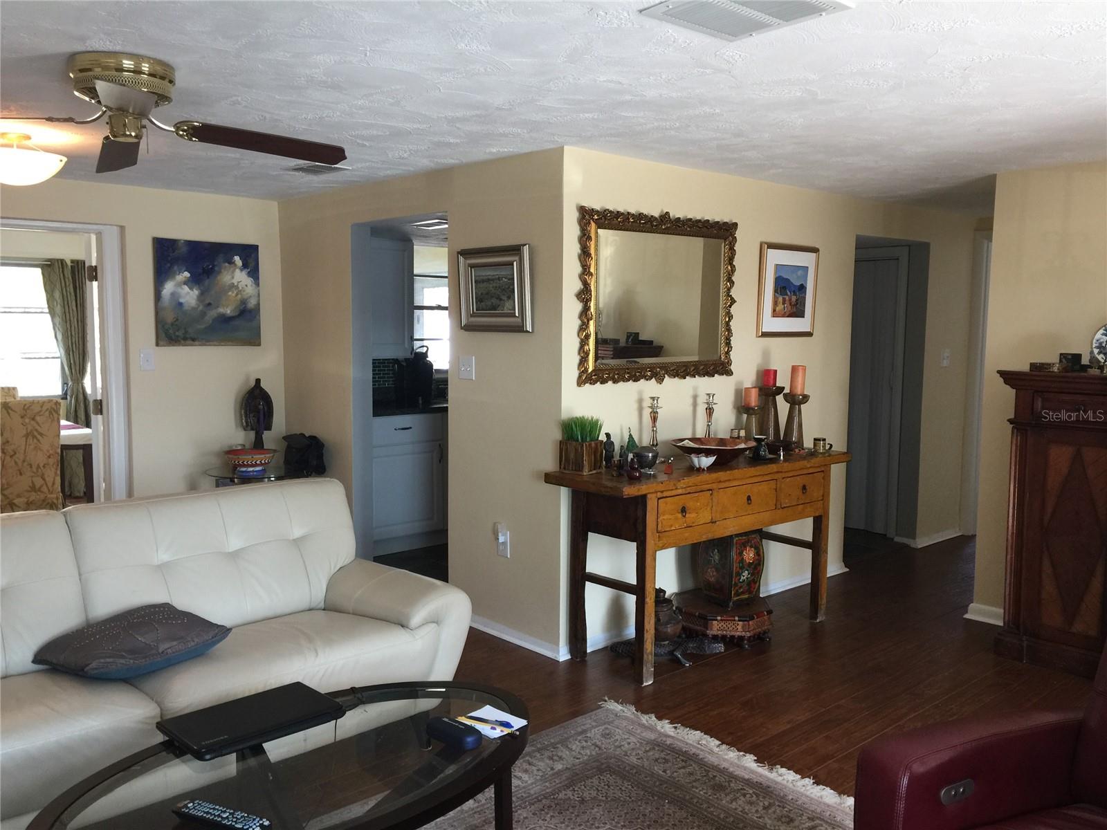 LA VILLA GARDENS - Residential Lease