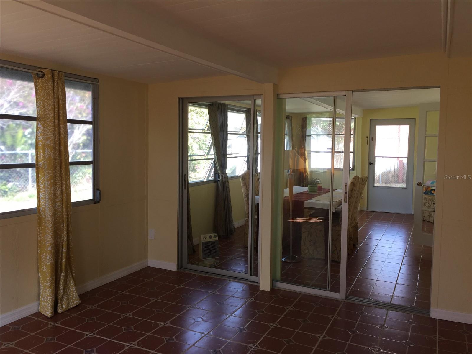 LA VILLA GARDENS - Residential Lease