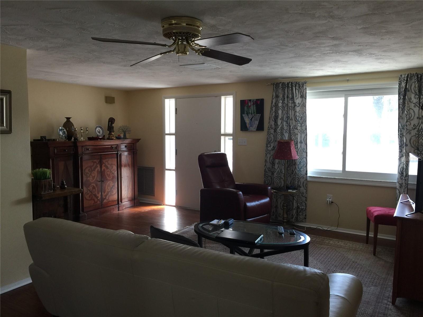 LA VILLA GARDENS - Residential Lease