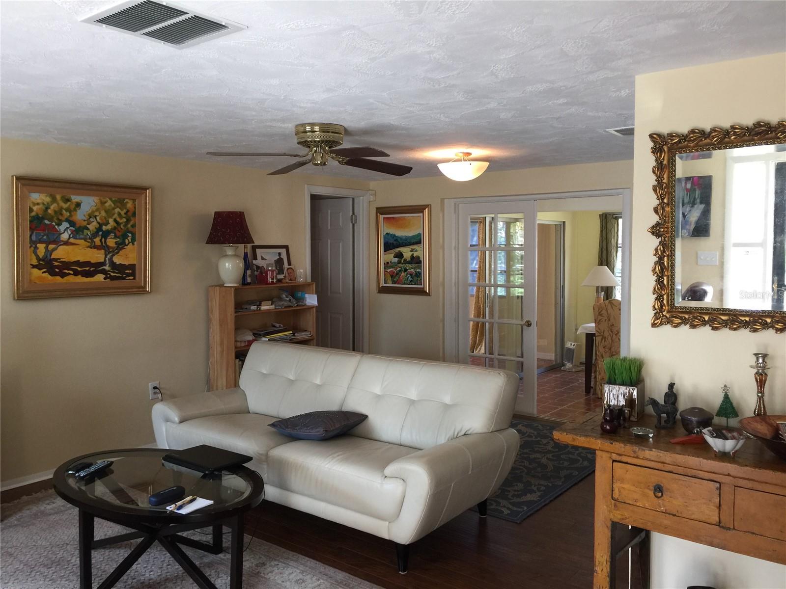 LA VILLA GARDENS - Residential Lease