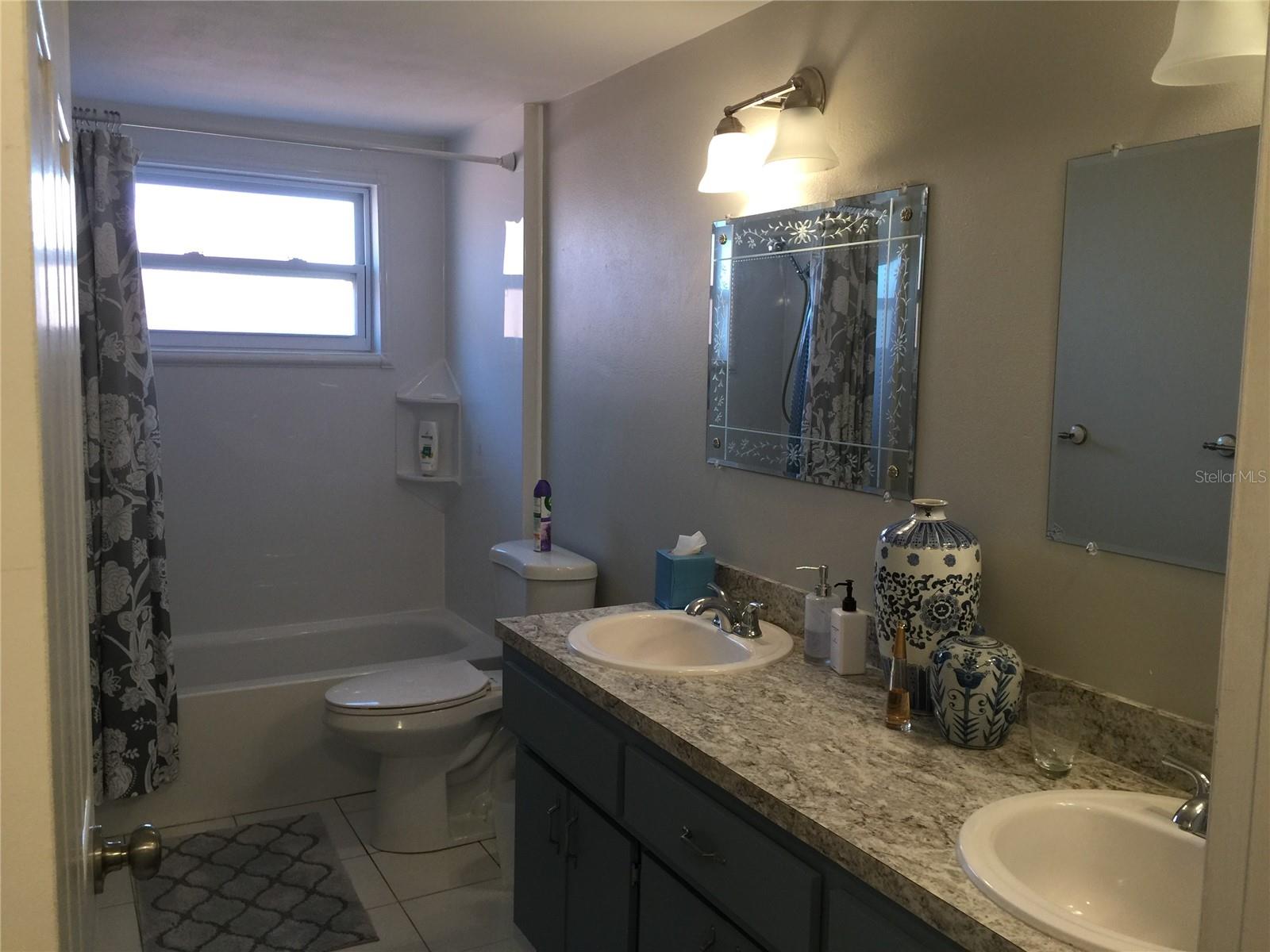 LA VILLA GARDENS - Residential Lease