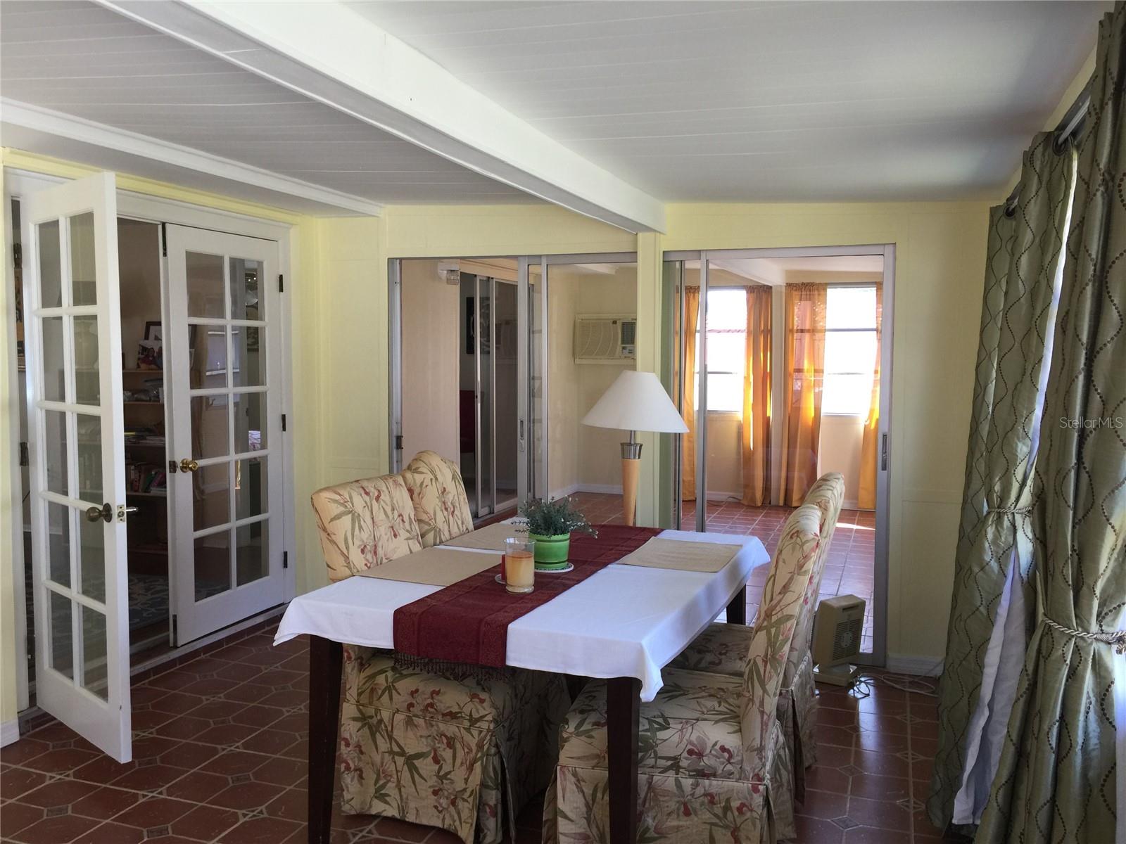 LA VILLA GARDENS - Residential Lease