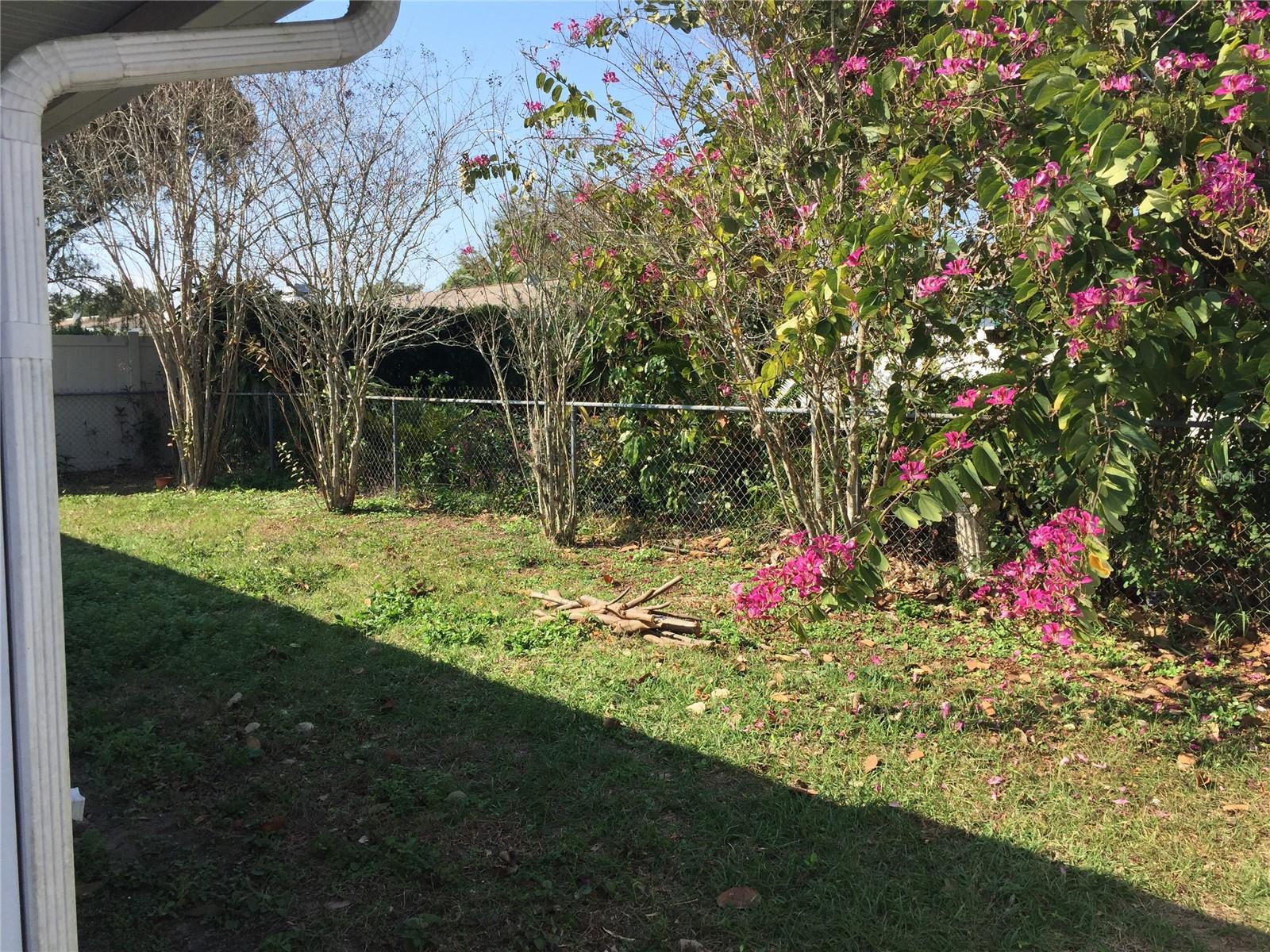 LA VILLA GARDENS - Residential Lease