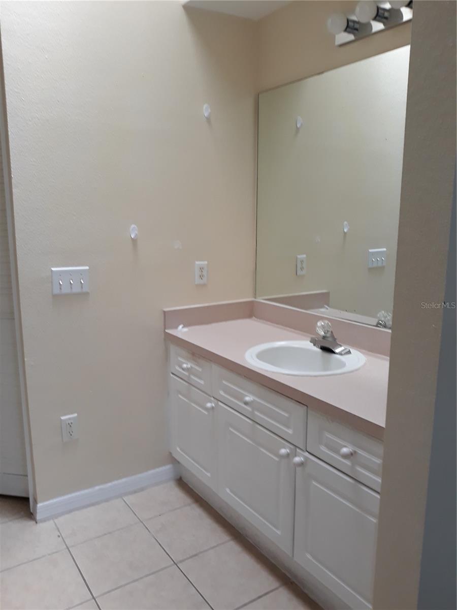 ISLAND CLUB WEST PH 02 - Residential Lease