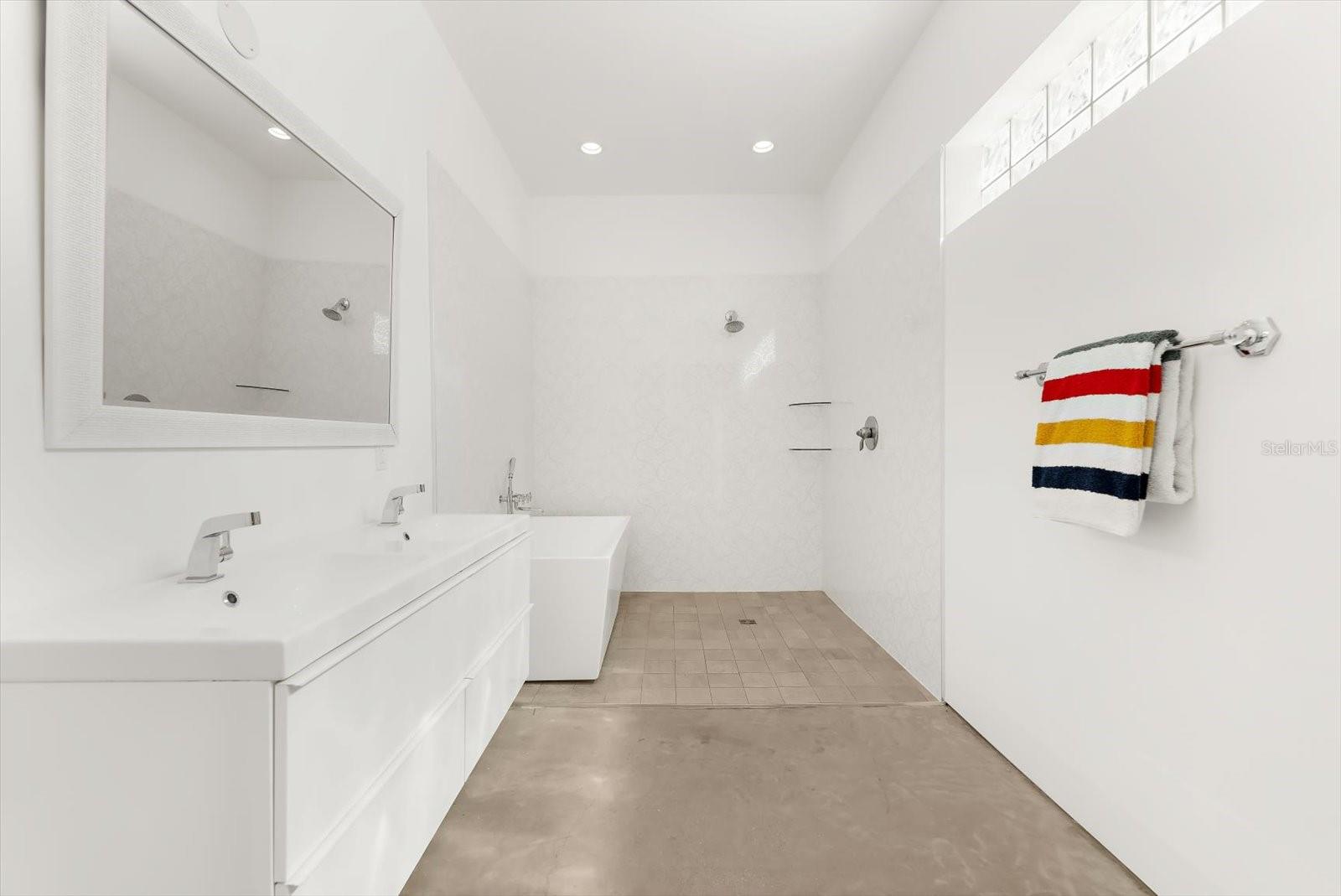 ENGLEWOOD GARDENS - Residential