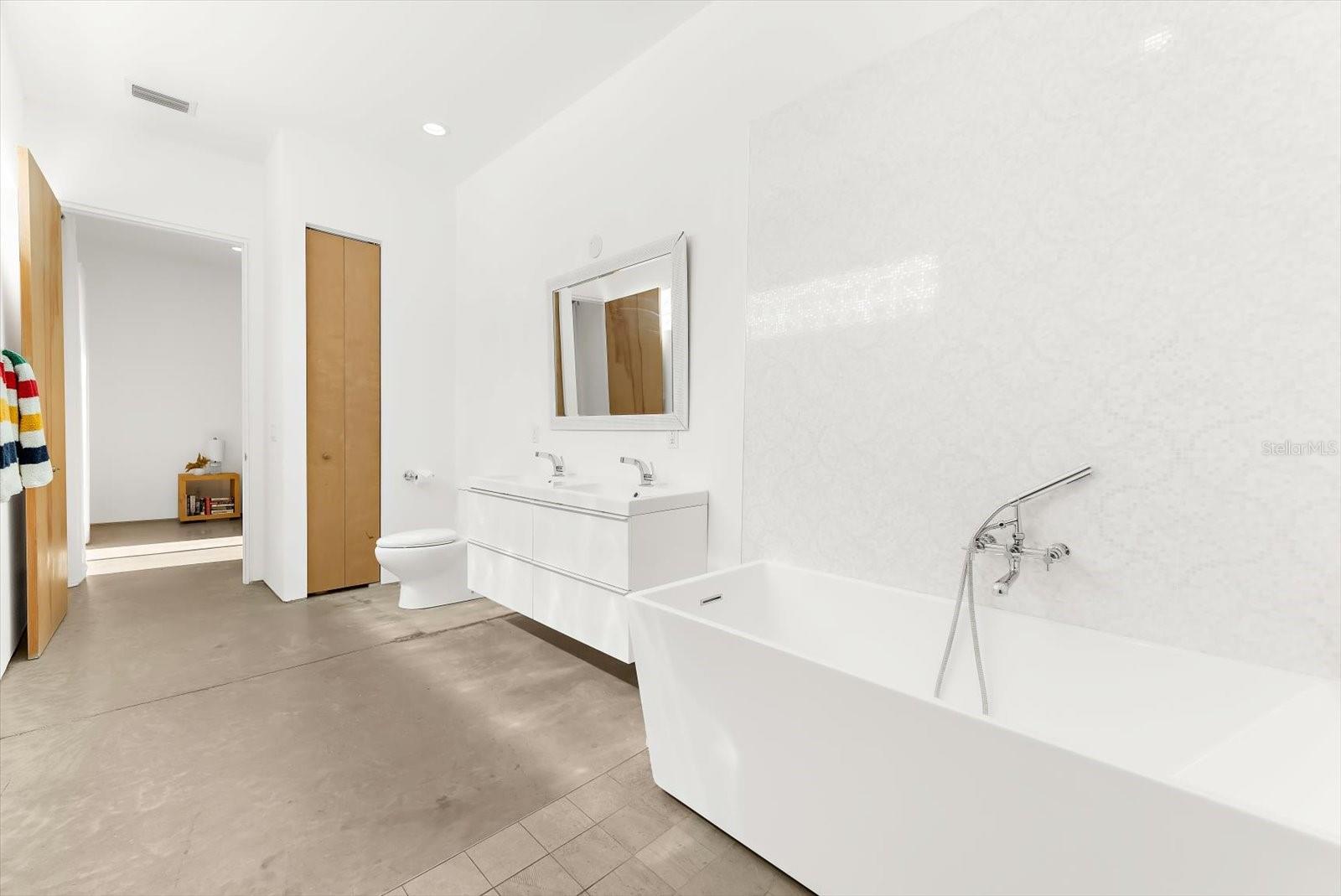 ENGLEWOOD GARDENS - Residential