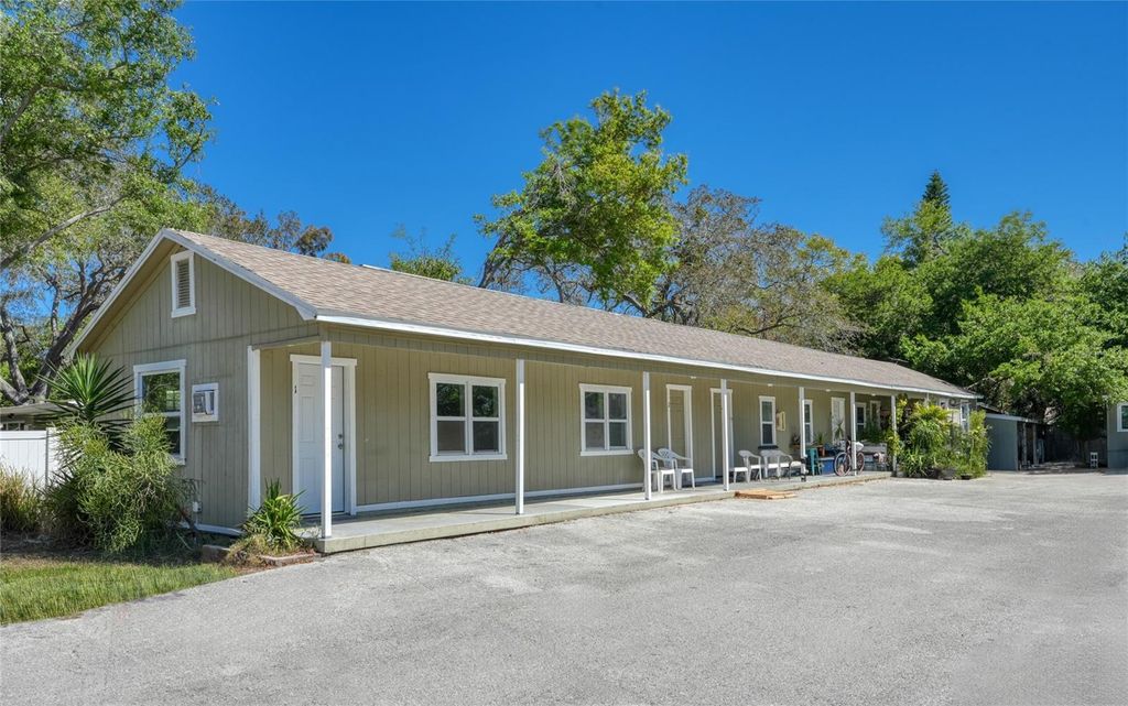 Photo of 614 Beverly Avenue, Largo, FL 33770 (MLS # O6392806)