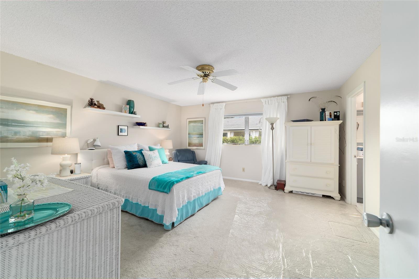 ON TOP OF THE WORLD - Residential