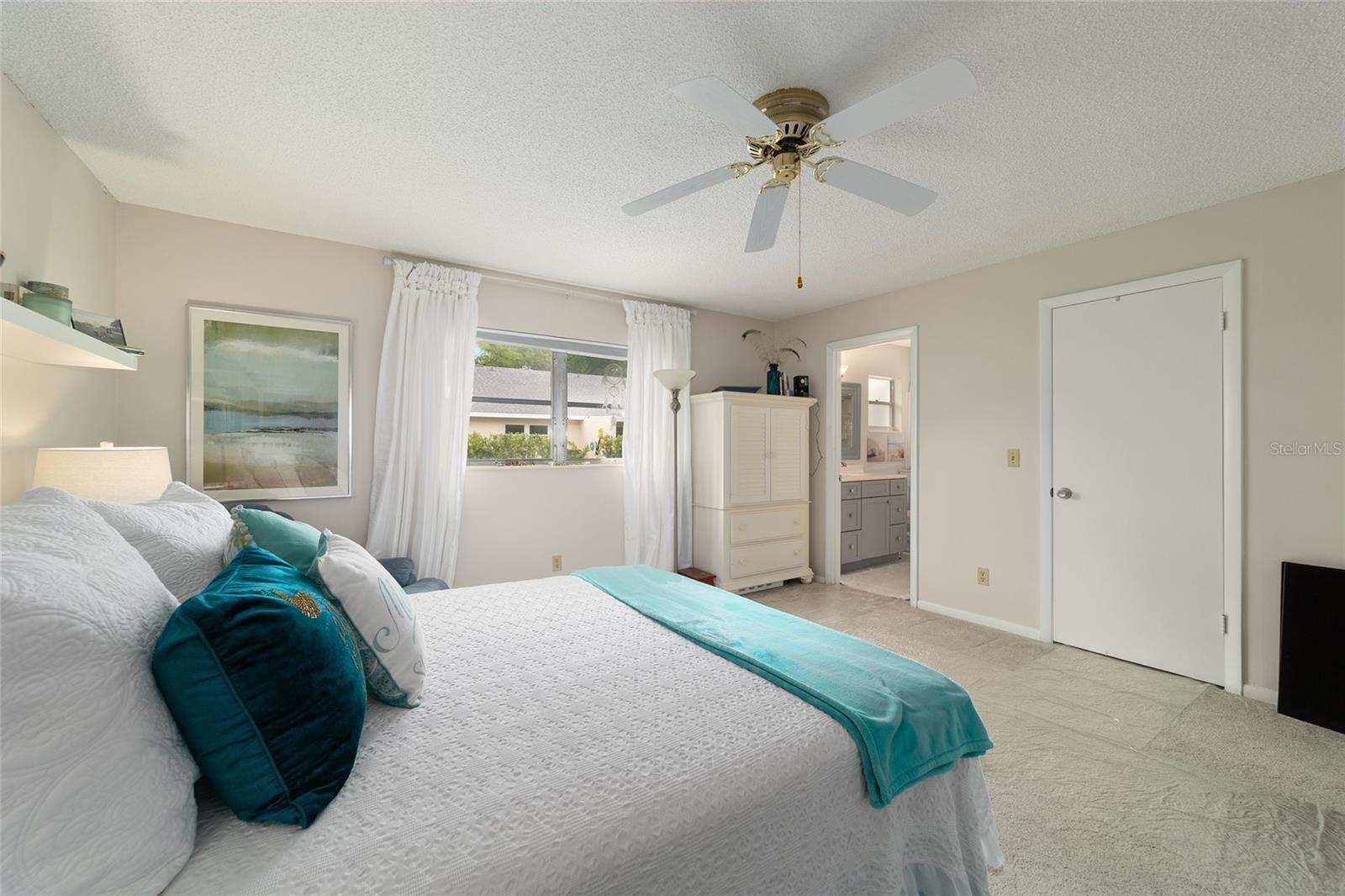 ON TOP OF THE WORLD - Residential