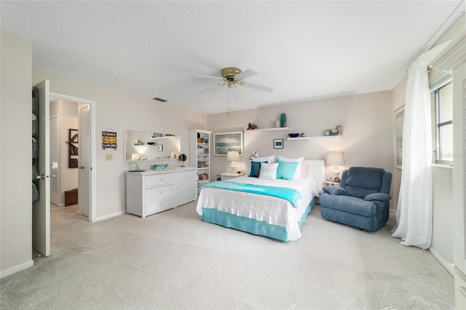 ON TOP OF THE WORLD - Residential