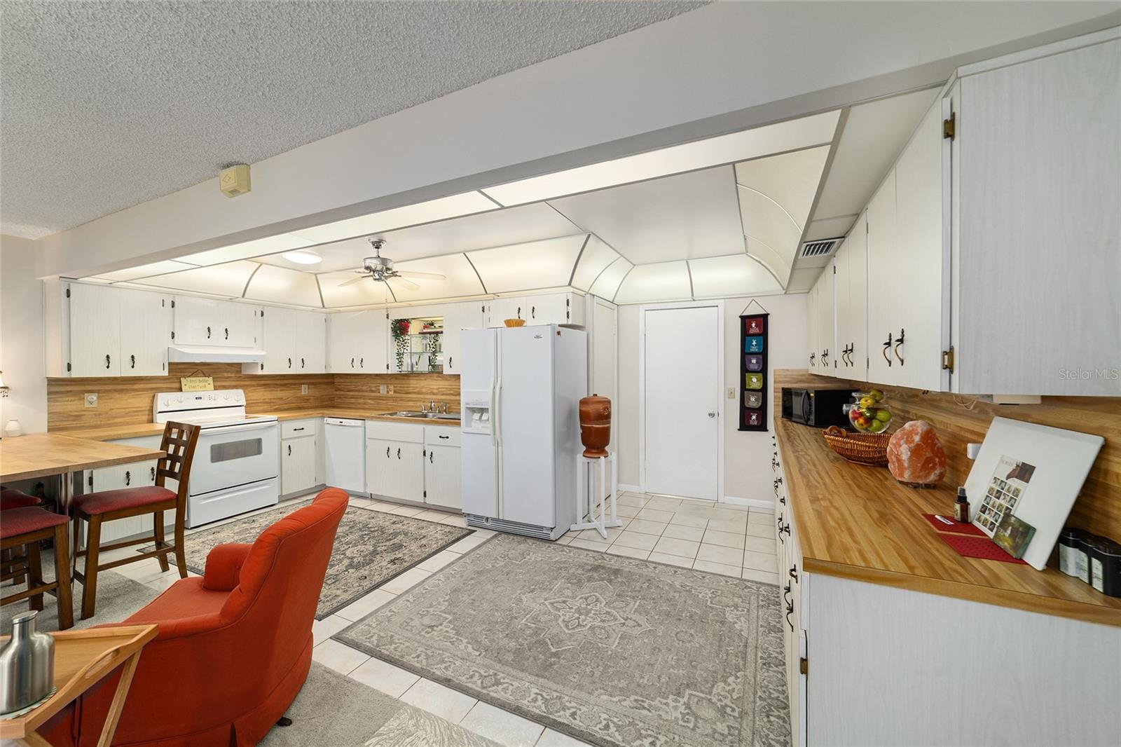 ON TOP OF THE WORLD - Residential