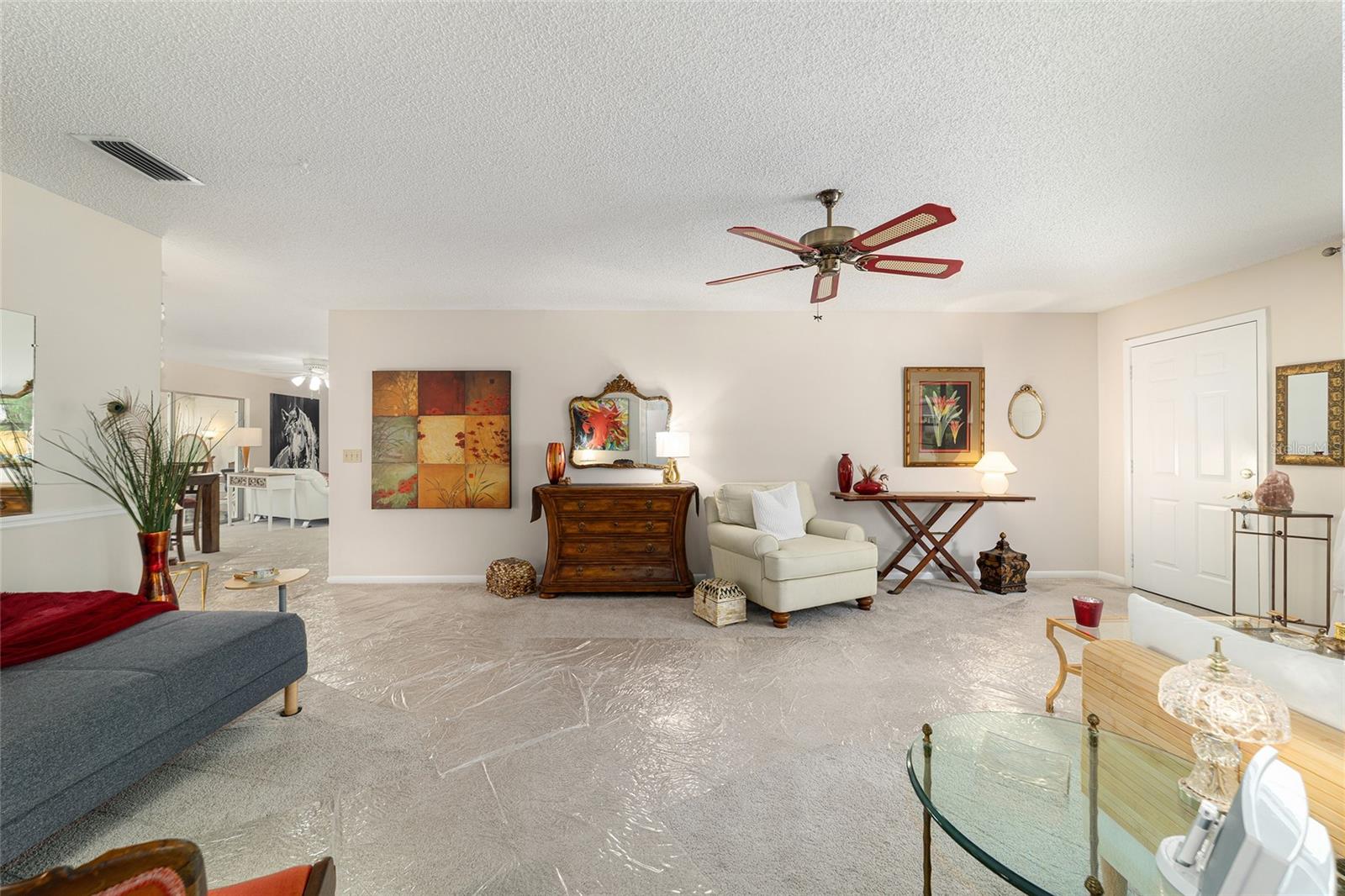 ON TOP OF THE WORLD - Residential