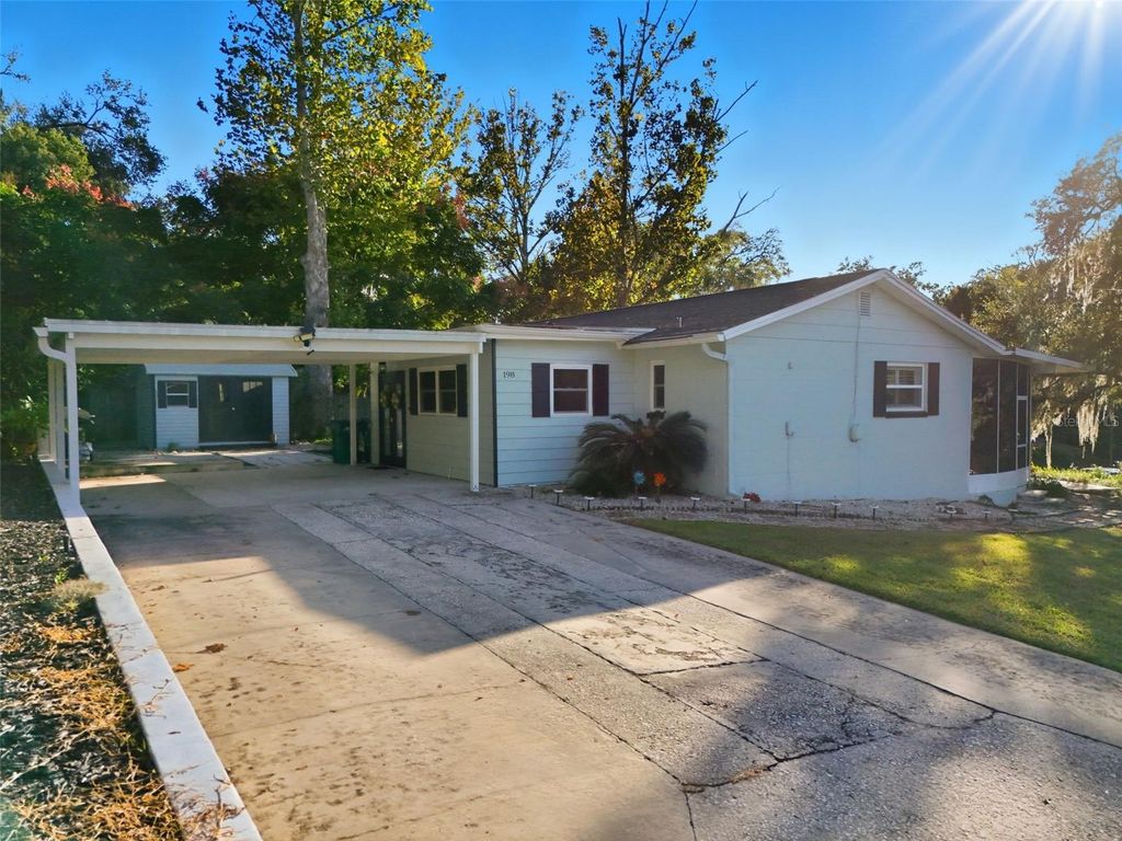 Photo of 198 N Lake Franklin Drive, Mount Dora, FL 32757 (MLS # O6353312)