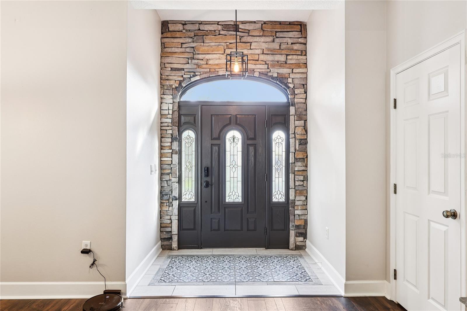 2115 OAK LEAF CIRCLE