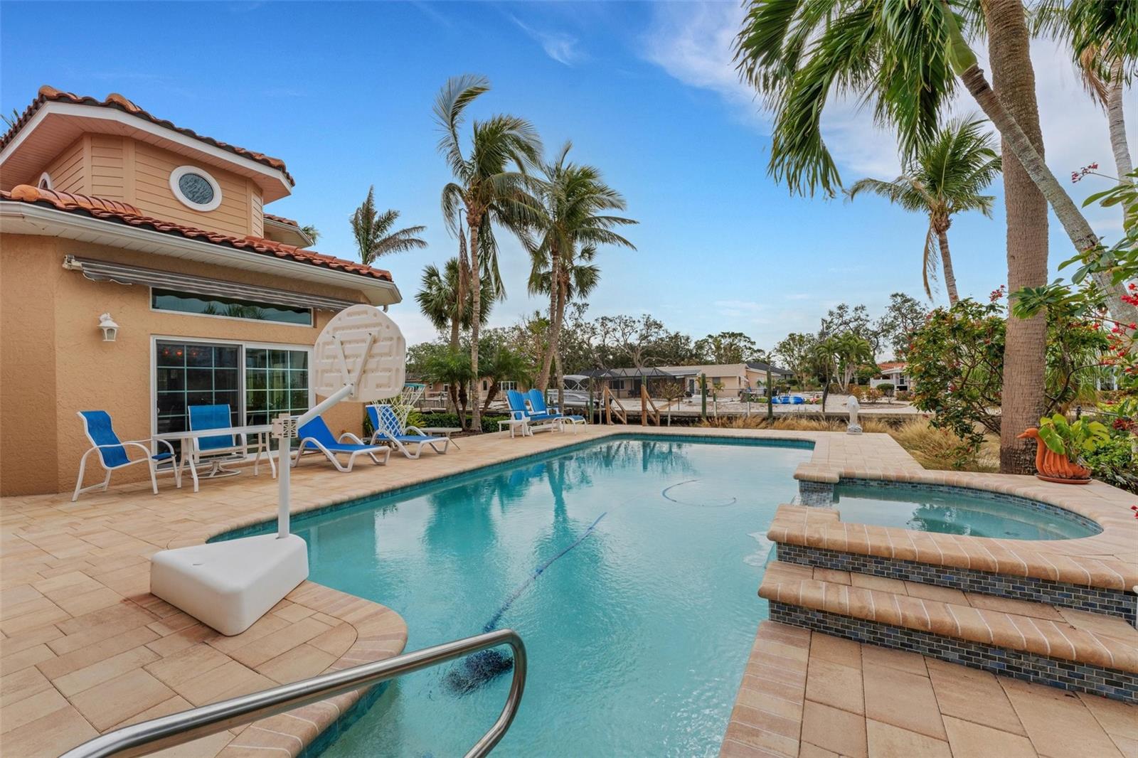 5376 SHADOW LAWN DRIVE