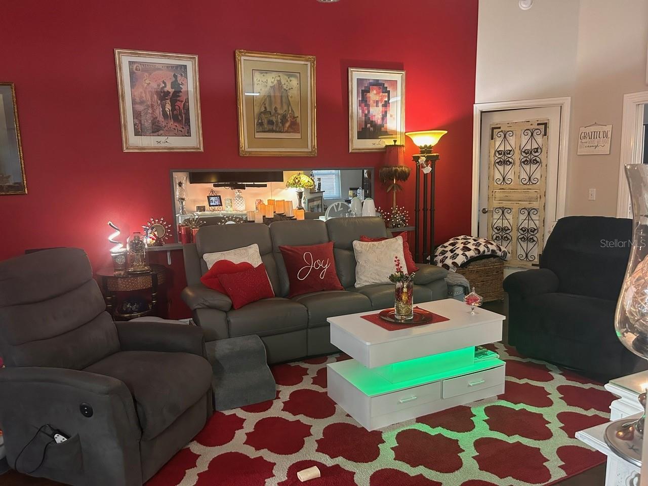 ON TOP OF THE WORLD - Residential