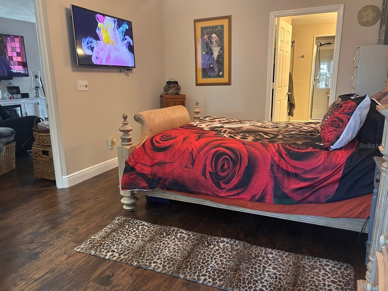 ON TOP OF THE WORLD - Residential