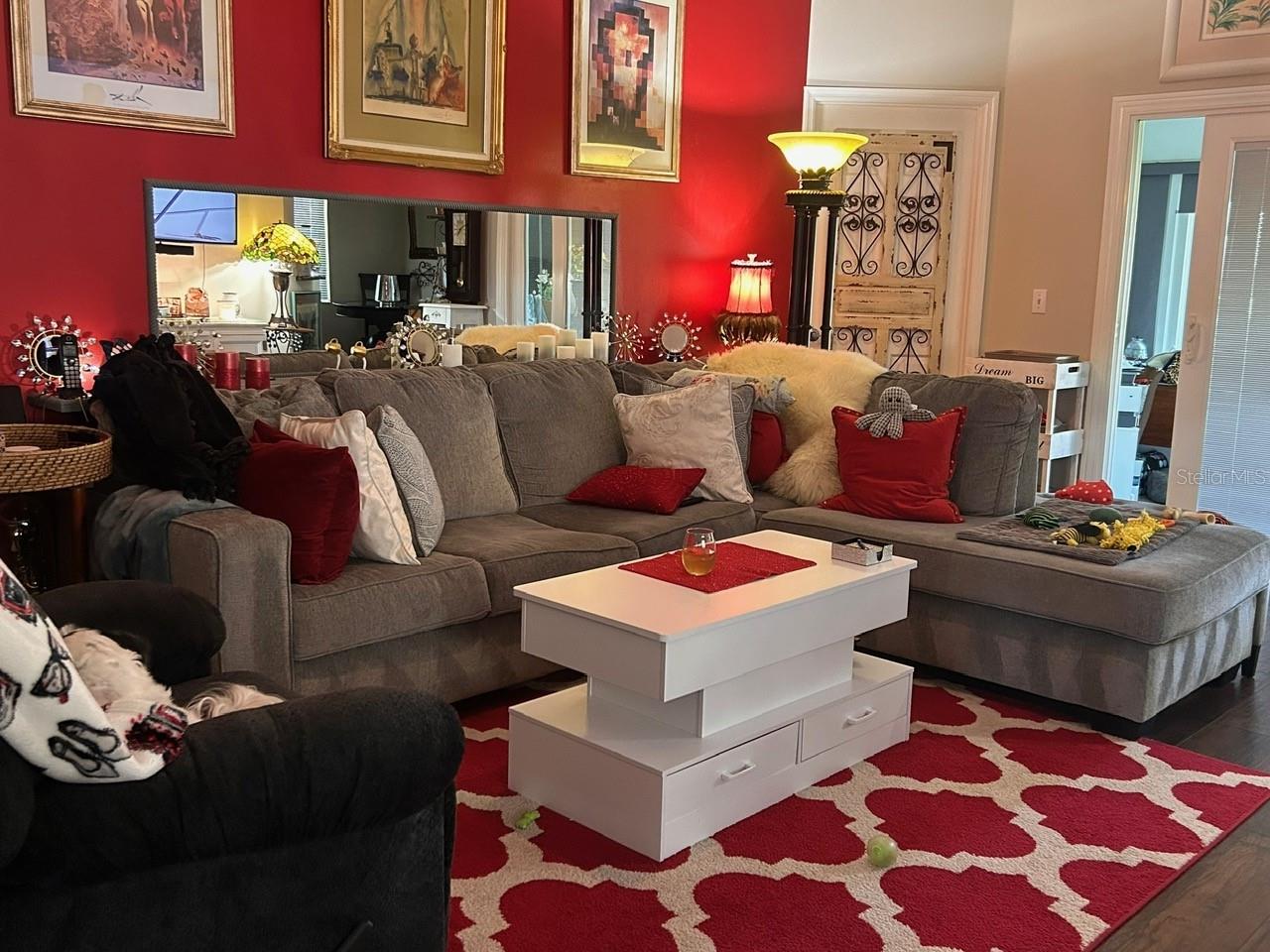 ON TOP OF THE WORLD - Residential